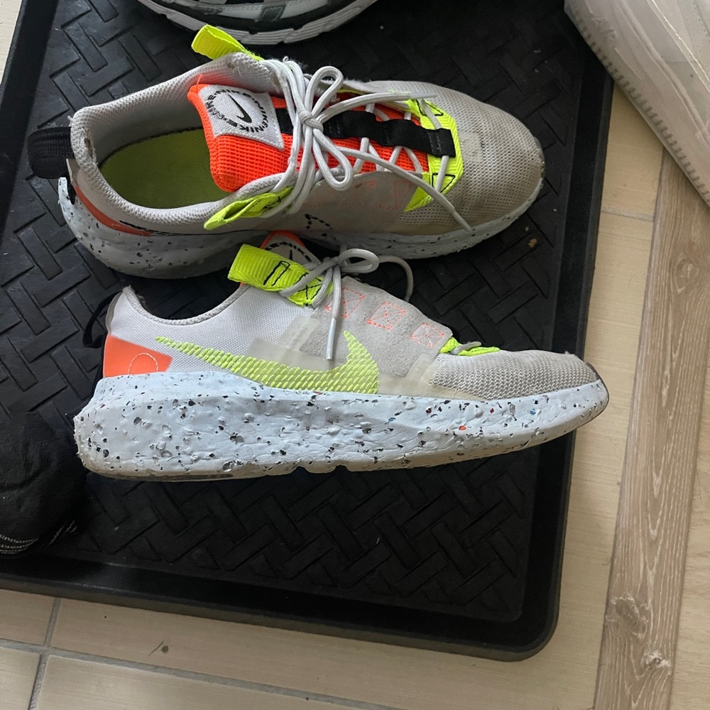 Nike runners size 7 woman’s worn as per pictures